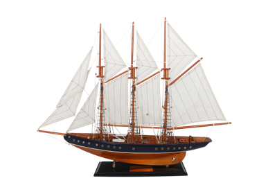 Model škunera Atlantic 72cm - replika legendárnej lode s možnosťou personalizácie gravírovaním - ideálny darček pre milovníkov jachtingu - vyrobený z dreva s látkovými plachtami