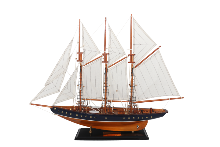 Model škunera Atlantic 72cm - replika legendárnej lode s možnosťou personalizácie gravírovaním - ideálny darček pre milovníkov jachtingu - vyrobený z dreva s látkovými plachtami