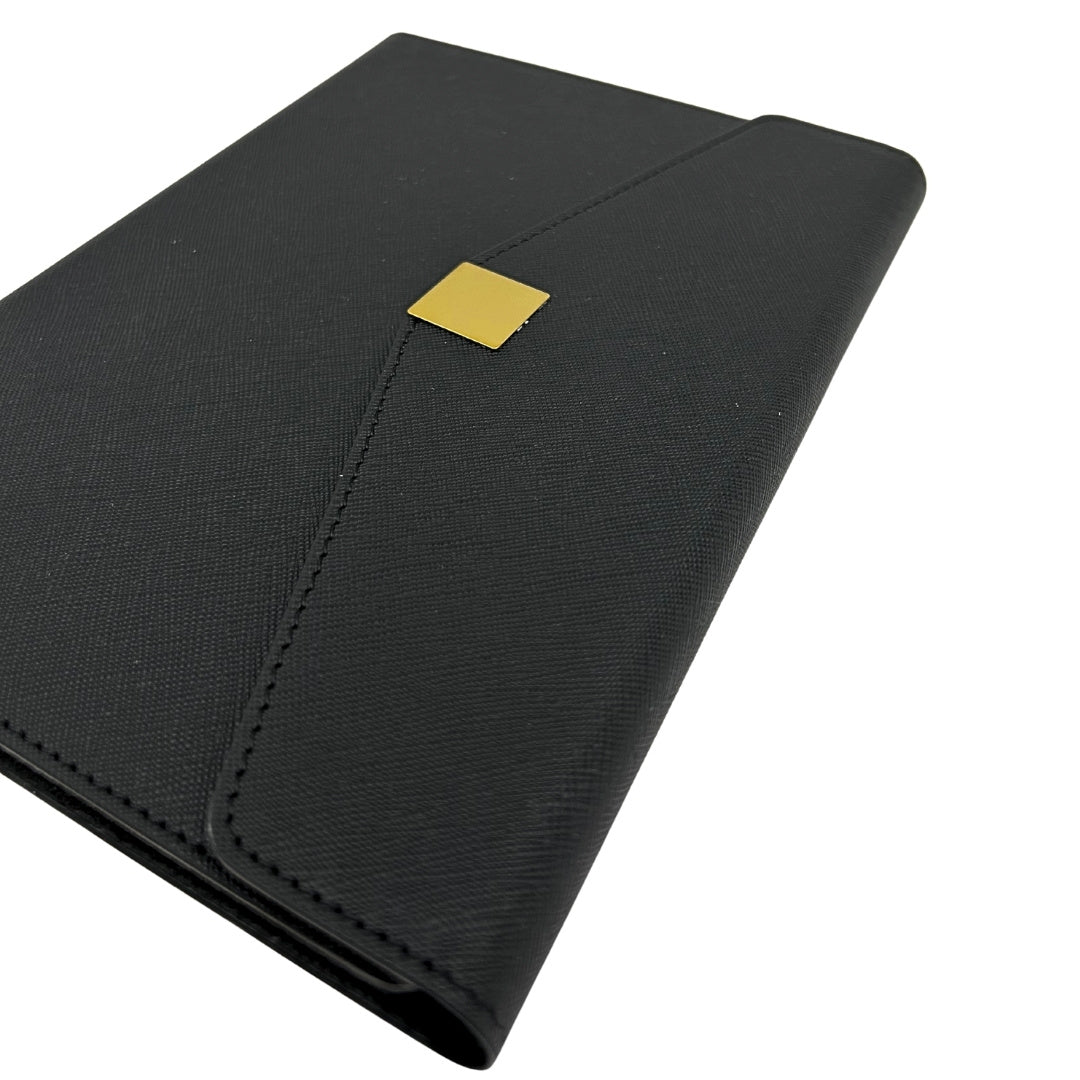 Elegancki Zestaw Prezentowy Premium z Personalizacją – Notes A5 Skórzany, Długopis i Pendrive 16GB w Czarno-Złotym Pudełku