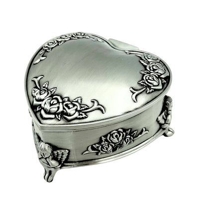 Kovová škatuľka v tvare srdca s možnosťou personalizácie gravírovaním – elegantný darček na Valentína, výročie alebo narodeniny, zdobená motívom ruže, rozmery 8,7 x 8,4 x 5,1 cm