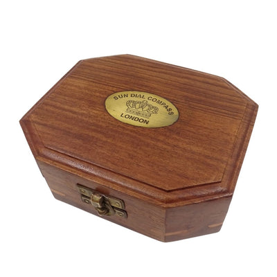 Retro slnečné hodiny s kompasom v drevenej škatuľke s možnosťou personalizácie gravírovaním