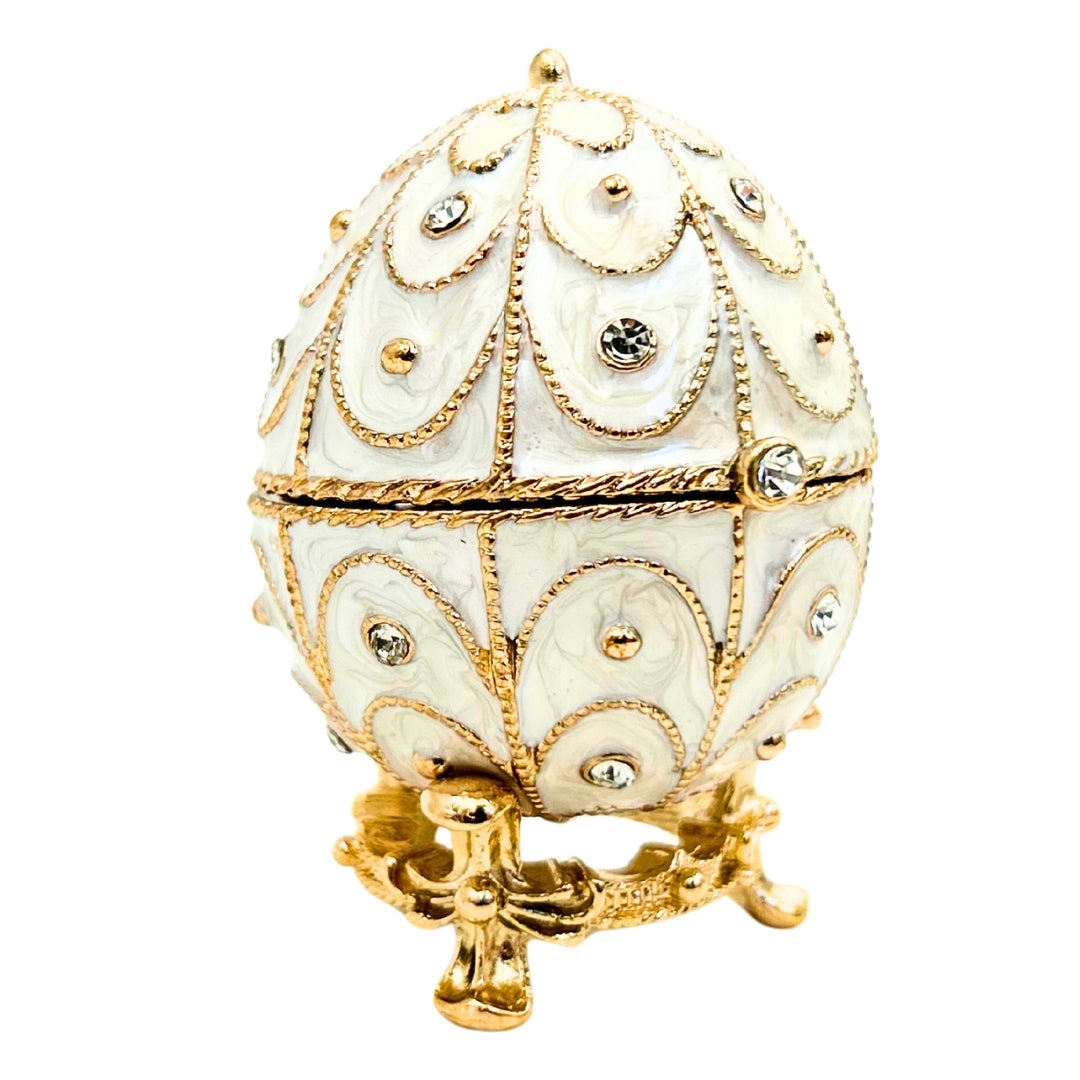 Exkluzívna kovová šperkovnica vajce Fabergé s kryštálikmi v bielo-zlatej farbe s možnosťou personalizácie gravírovaním