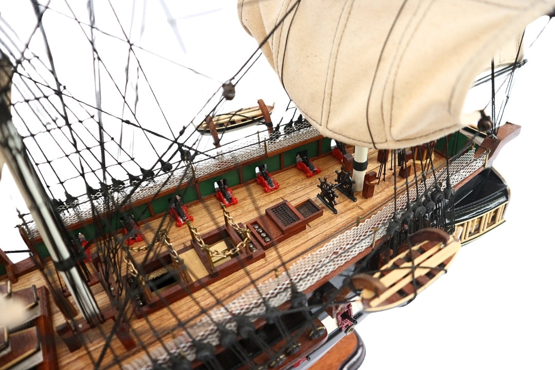 Exkluzívny veľký model plachetnice USS Constitution 100cm s možnosťou personalizácie gravírovaním
