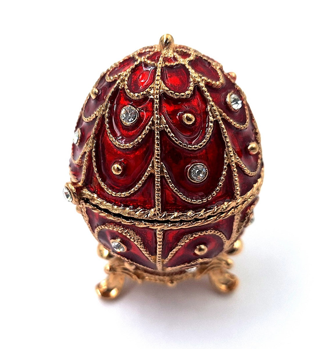 Exkluzívna kovová šperkovnica Fabergé s kryštálikmi v červeno-zlatej farbe, možnosť personalizácie gravírovaním, ideálna ako darček, rozmery 5,5x6,5cm