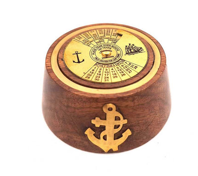 Elegancki kalendarz wieczysty mosiężno-drewniany z możliwością personalizacji grawerem, idealny na prezent - brązowy i złoty, wymiary 7,5 x 3,5 cm