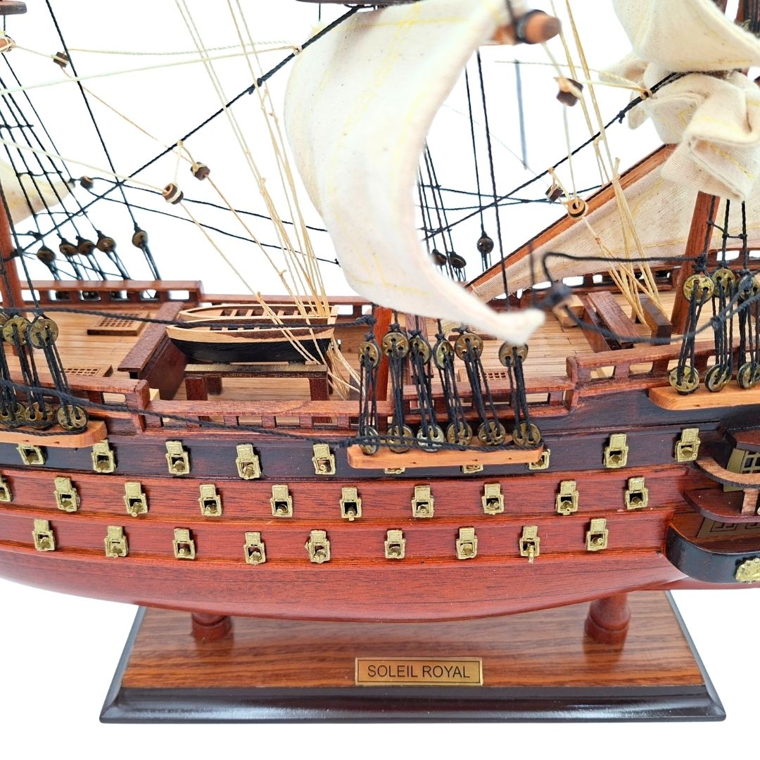 Model plachetnice Soleil Royal zložený 46 cm - ručne vyrobený z exotického dreva s možnosťou personalizácie gravírovaním