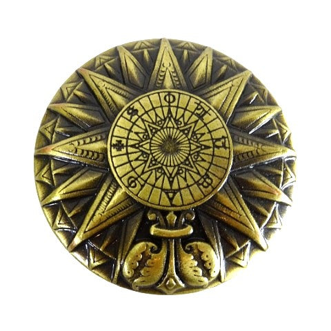 Mosadzný renesančný solárny kompas s gravírovaním - elegantný vintage darček s výškou 4,5 cm a priemerom 8,5 cm