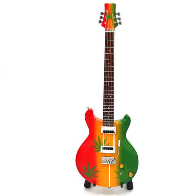 Mini gitara Bob Marley Tribute Ganja MGT-0468 s možnosťou personalizácie gravírovaním, ideálny darček pre fanúšikov reggae, ručne vyrobená z mahagónového dreva, výška 27,5 cm, farba žltá, červená, zelená, biela