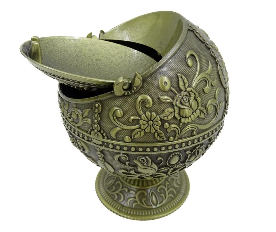 Elegantný kovový popolník guľa s gravírovaním