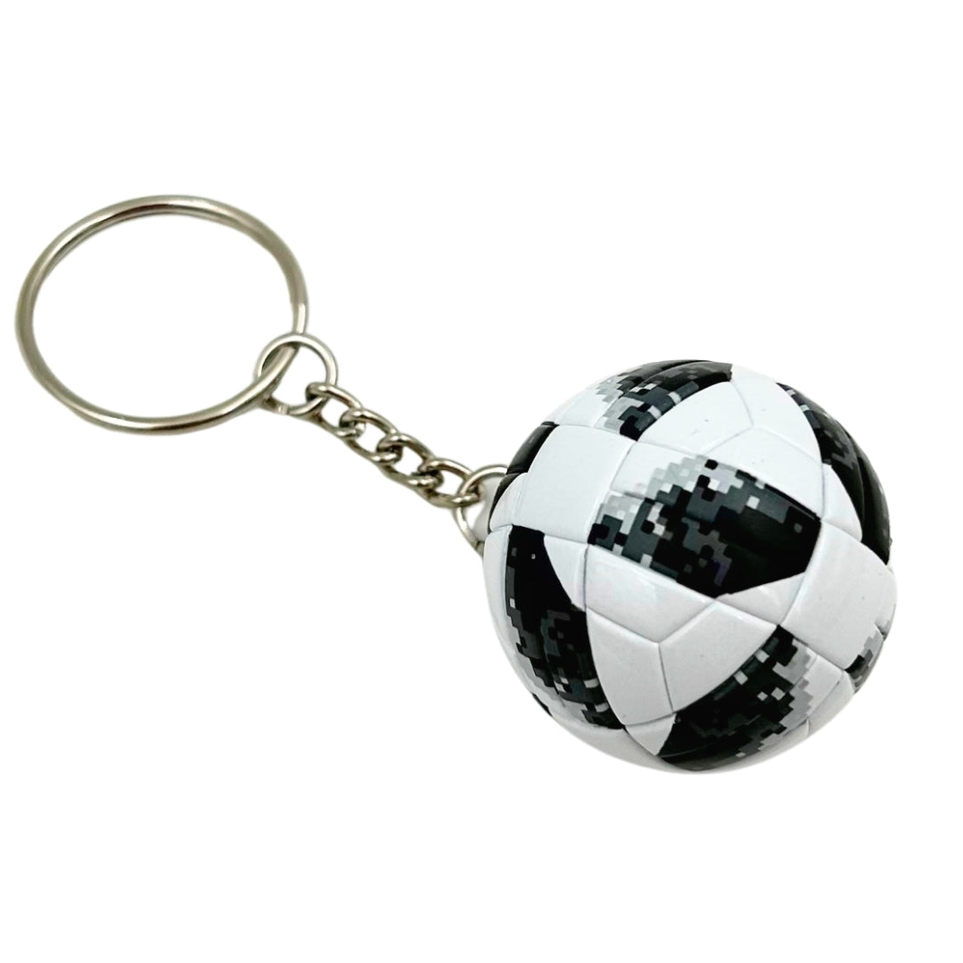 Športový prívesok na kľúče futbalová lopta s personalizovaným gravírovaním