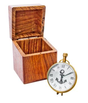 Námornícke hodiny NI406A/1 v drevenej škatuľke s možnosťou personalizácie gravírovaním, mosadzné, retro, výška 7 cm