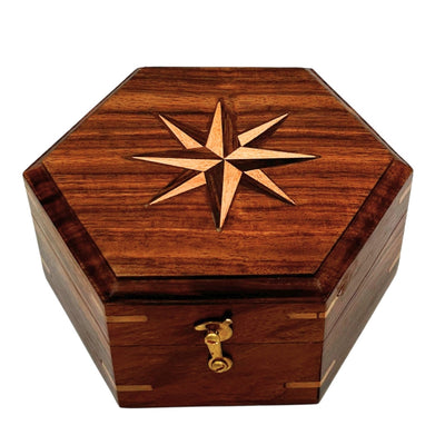 Mosadzný kompas so slnečnými hodinami v elegantnej drevenej škatuľke - ideálny darček s možnosťou personalizácie gravírovaním - retro štýl, klasické vyhotovenie, vysoká kvalita