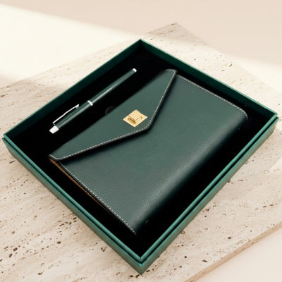 Elegancki Zestaw Upominkowy z Personalizowanym Grawerem - Skórzany Notes A6 z Wysokiej Jakości Długopisem w Luksusowym Pudełku Prezentowym