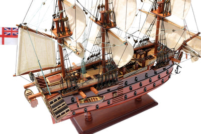 Model Żaglowca HMS Victory Złożony 54 cm - Ręcznie Wykonana Replika z Możliwością Personalizacji Grawerem - Idealny Prezent dla Miłośników Żeglarstwa - Wysoka Jakość, Elegancka Drewniana Podstawa