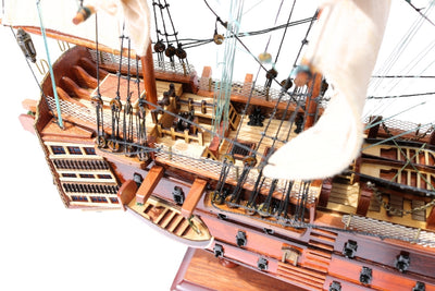 Model Żaglowca HMS Victory Złożony 54 cm - Ręcznie Wykonana Replika z Możliwością Personalizacji Grawerem - Idealny Prezent dla Miłośników Żeglarstwa - Wysoka Jakość, Elegancka Drewniana Podstawa