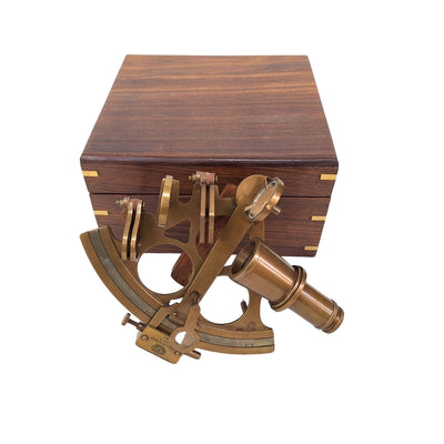 Veľký mosadzný sextant v elegantnej drevenej škatuľke s možnosťou personalizácie gravírovaním