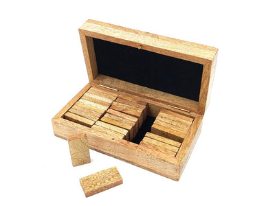 Drewniane Domino z Mango w Pudełku z Grawerem - Personalizowany Prezent dla Dorosłych, 28 Płytek, Zdobienia Mosiężne, Wymiary Pudełka 15 x 8 x 4,5 cm