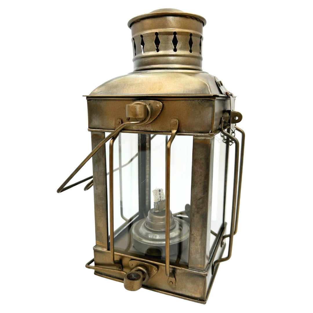 Retro oceľová petrolejová lampa LT608 vo farbe starenej mosadze s možnosťou gravírovania