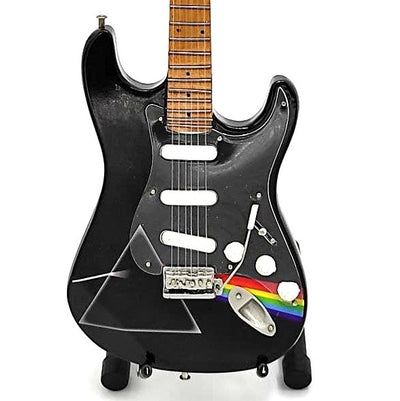 Mini gitara Pink Floyd z mahagónového dreva, ručne vyrobená, 27,5 cm, možnosť personalizácie gravírovaním, ideálny darček pre fanúšikov hudby