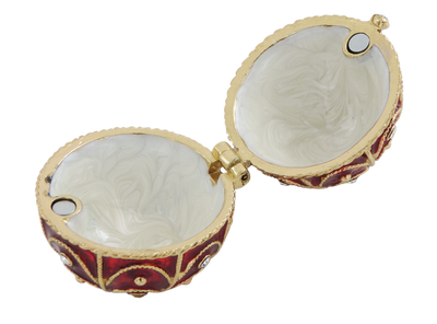 Exkluzívna kovová šperkovnica Fabergé s kryštálikmi v červeno-zlatej farbe, možnosť personalizácie gravírovaním, ideálna ako darček, rozmery 5,5x6,5cm