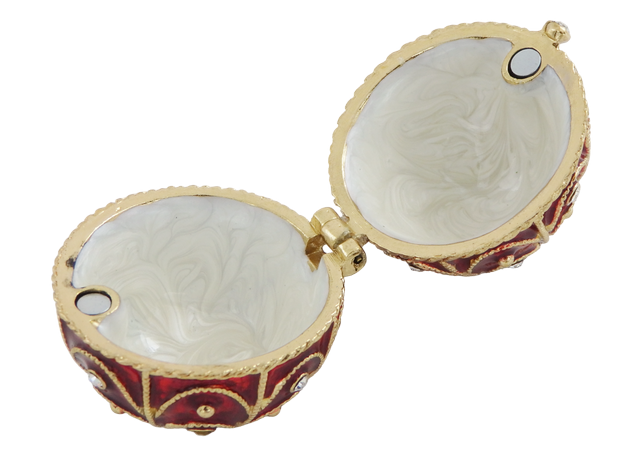 Exkluzívna kovová šperkovnica Fabergé s kryštálikmi v červeno-zlatej farbe, možnosť personalizácie gravírovaním, ideálna ako darček, rozmery 5,5x6,5cm