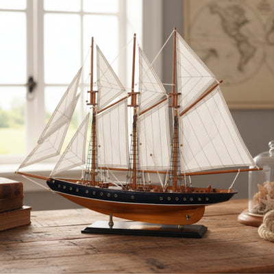 Model škunera Atlantic 72cm - replika legendárnej lode s možnosťou personalizácie gravírovaním - ideálny darček pre milovníkov jachtingu - vyrobený z dreva s látkovými plachtami