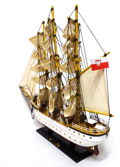 Model plachetnice Dar Pomorza 50cm s možnosťou personalizácie gravírovaním