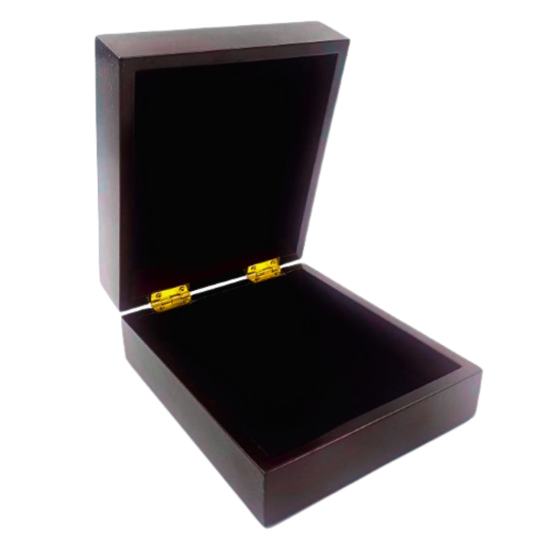Drevená darčeková škatuľka 14 x 16 x 6,7 cm v tmavovišňovej farbe s filcovou vložkou a možnosťou personalizácie gravírovaním