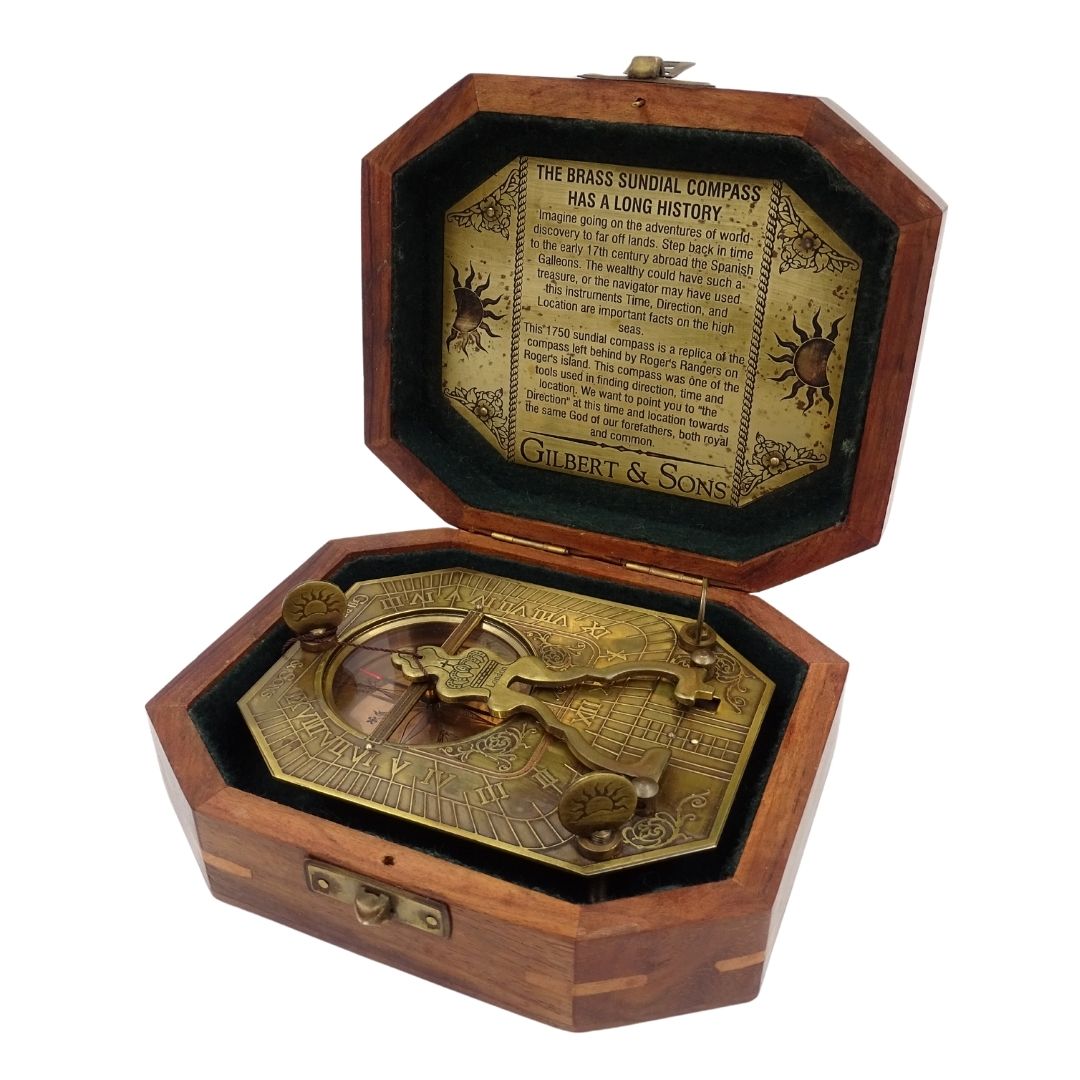 Retro slnečné hodiny s kompasom v drevenej škatuľke s možnosťou personalizácie gravírovaním