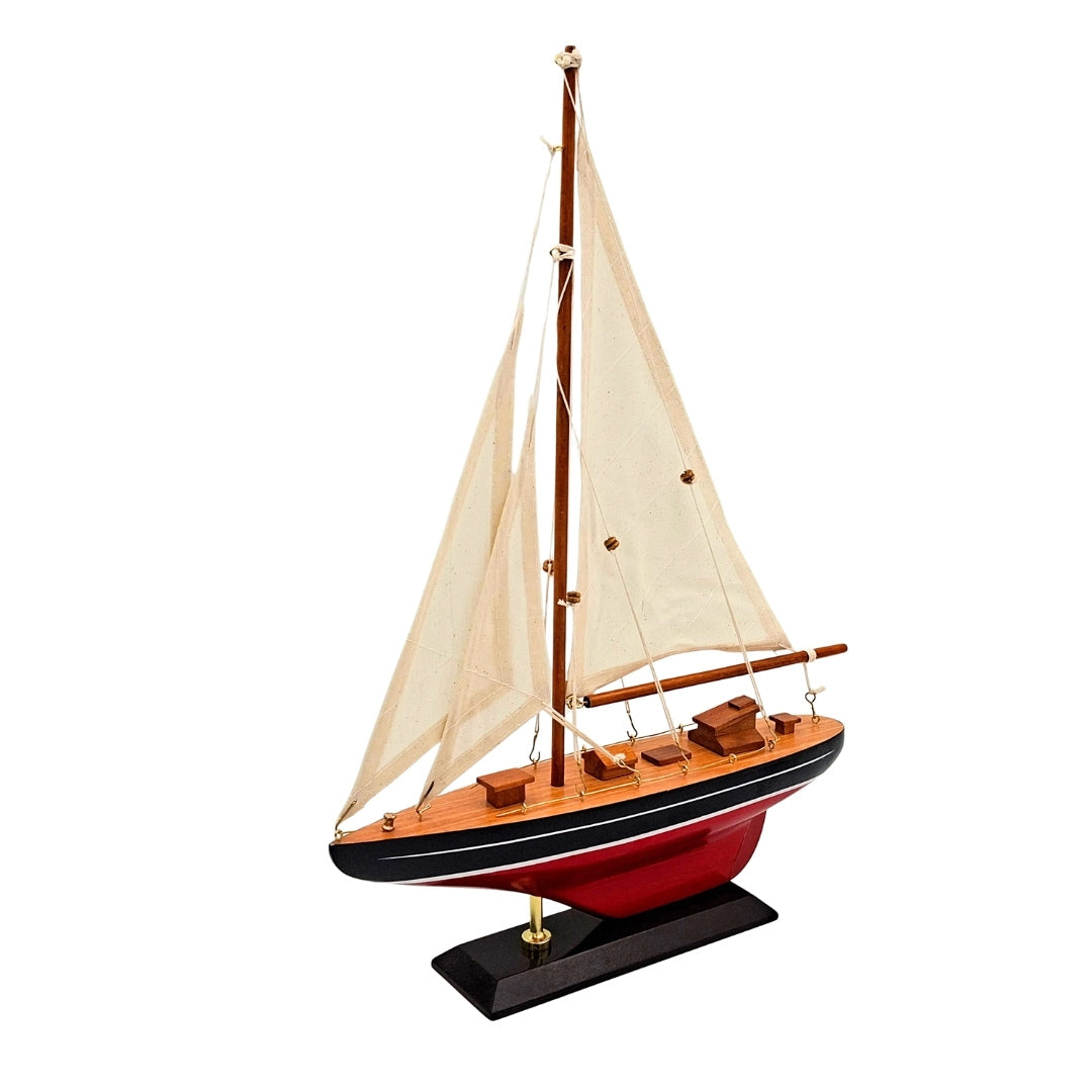 Elegantný drevený model plachetnice 30 cm s personalizáciou gravírovaním