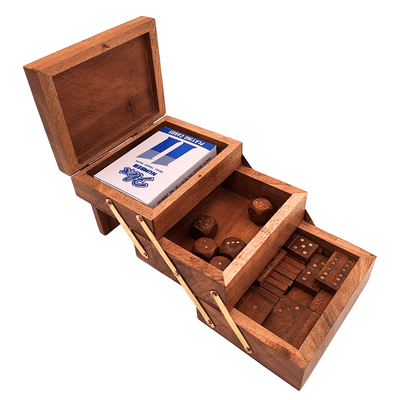 Elegantná súprava hier 3v1 s personalizovaným gravírovaním - karty, kocky, domino v drevenej škatuľke s mosadznými ozdobami - ideálny darček pre milovníkov hier - rozmery 12 x 9,5 x 10,5 cm