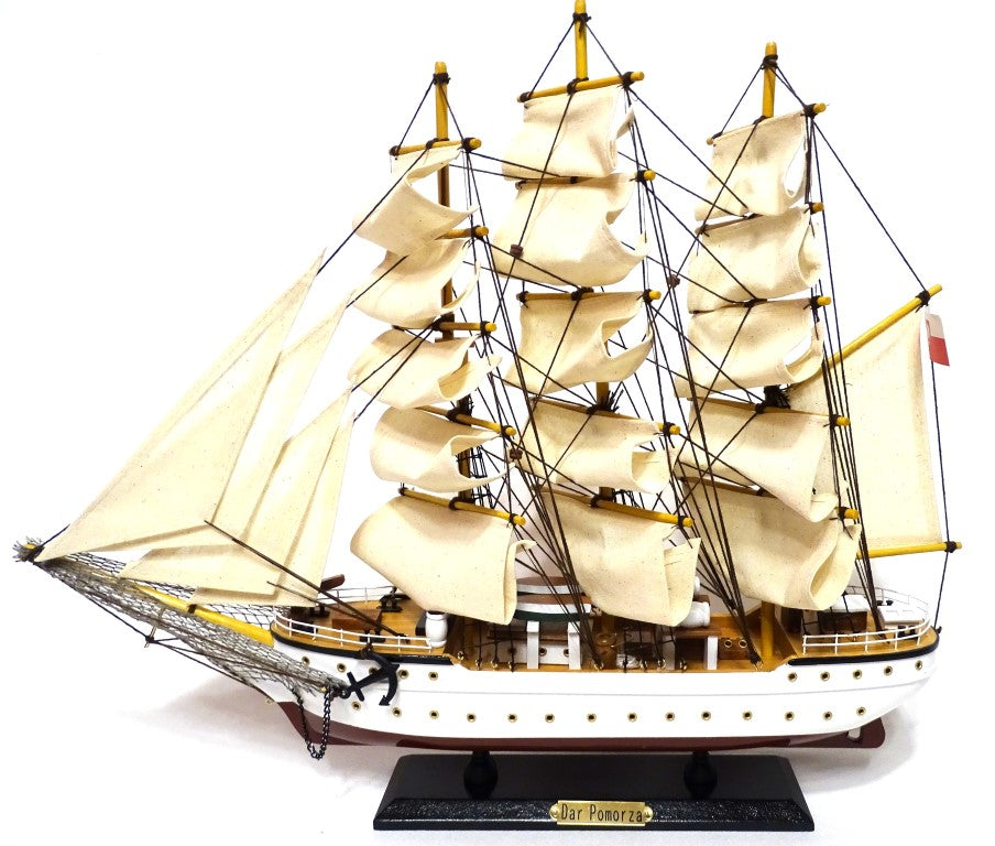 Model plachetnice Dar Pomorza 50cm s možnosťou personalizácie gravírovaním