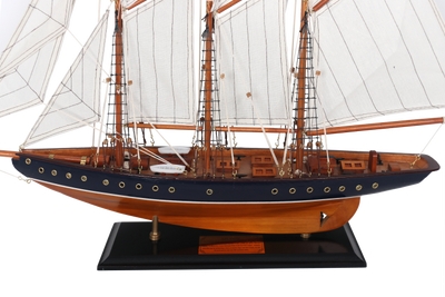 Model škunera Atlantic 72cm - replika legendárnej lode s možnosťou personalizácie gravírovaním - ideálny darček pre milovníkov jachtingu - vyrobený z dreva s látkovými plachtami
