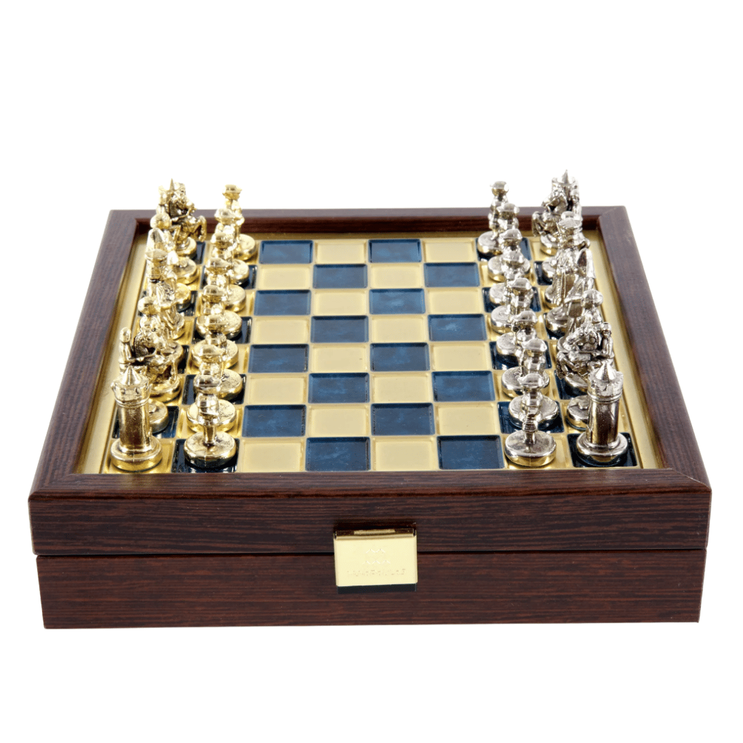 Elegantné prémiové mosadzné šachy 20x20cm Byzancia s personalizovaným gravírovaním - ideálny darček pre šachistu a milovníka histórie - ručne vyrobené figúrky v zlatej a striebornej povrchovej úprave
