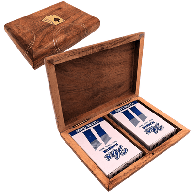Elegantná súprava 2 balíčkov kariet v drevenej škatuľke s možnosťou personalizácie gravírovaním
