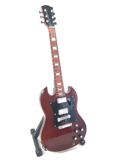 Mini gitara AC/DC Angus Young MGT-0567 s možnosťou personalizácie gravírovaním, ideálna ako darček, ručne vyrobená z mahagónového dreva, hnedá, výška 27,5 cm