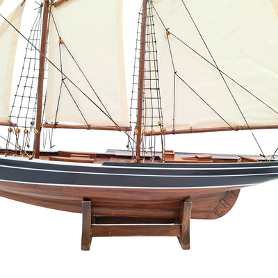 Model škunera Bluenose 78 cm s gravírovaním - elegantná drevená námornícka dekorácia ako darček pre milovníkov plachtenia a námornej histórie s prírodnými plachtami