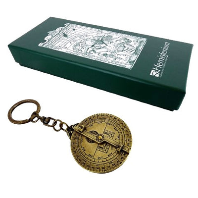 Prémiový mosadzný prívesok na kľúče Astrolábium s možnosťou personalizácie gravírovaním