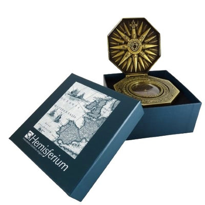 Exkluzívny magnetický kompas Cardan H43 z mosadze a dreva s personalizovaným gravírovaním