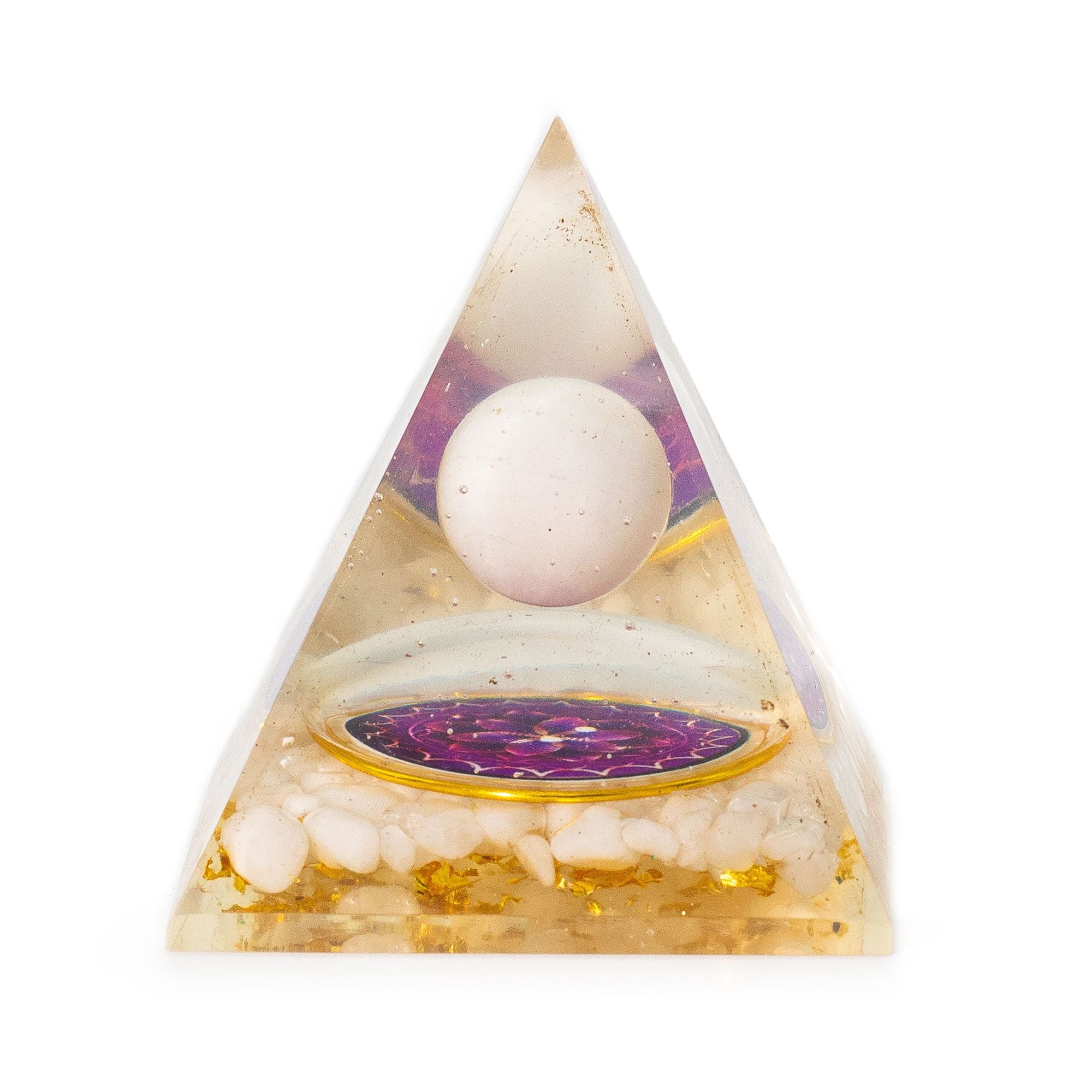Orgonitová pyramída s bielou kremennou guľou 7x6 cm - prírodné kúsky kremeňa a zlaté plátky