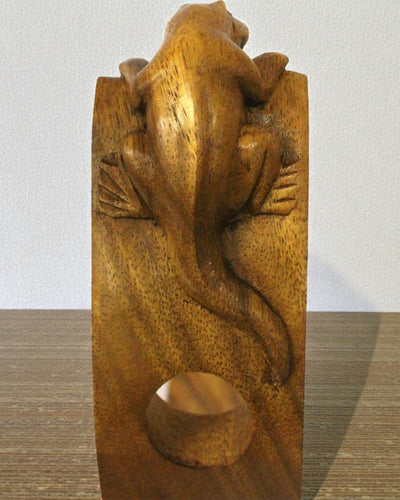 Gekon Balance – umelecký vyvažovací držiak na víno z dreva suar