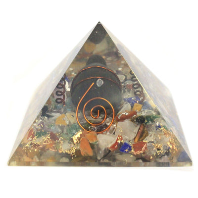 Stredná orgonitová pyramída 60mm s úlomkami drahých kameňov, meďou a korytnačkou