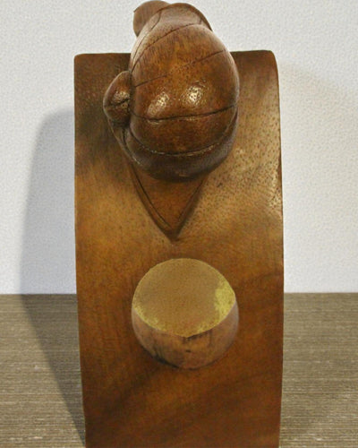 Slimák someliéra – ručne vyrezávaný vyvažovací držiak na fľašu vína z dreva suar