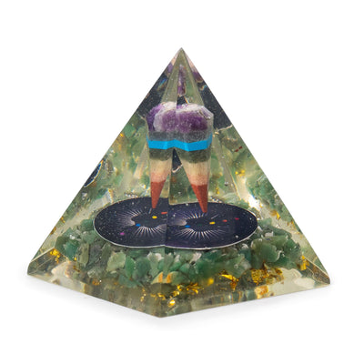 Stredná orgonitová pyramída s kyvadlom a zelenými úlomkami avanturínu 7x6 cm