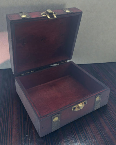 Bylinkový kufrík rubínový – štvorcová debnička hnedá