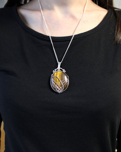 Špirálovo ovíjaný náhrdelník s polodrahokamom – tigrie oko