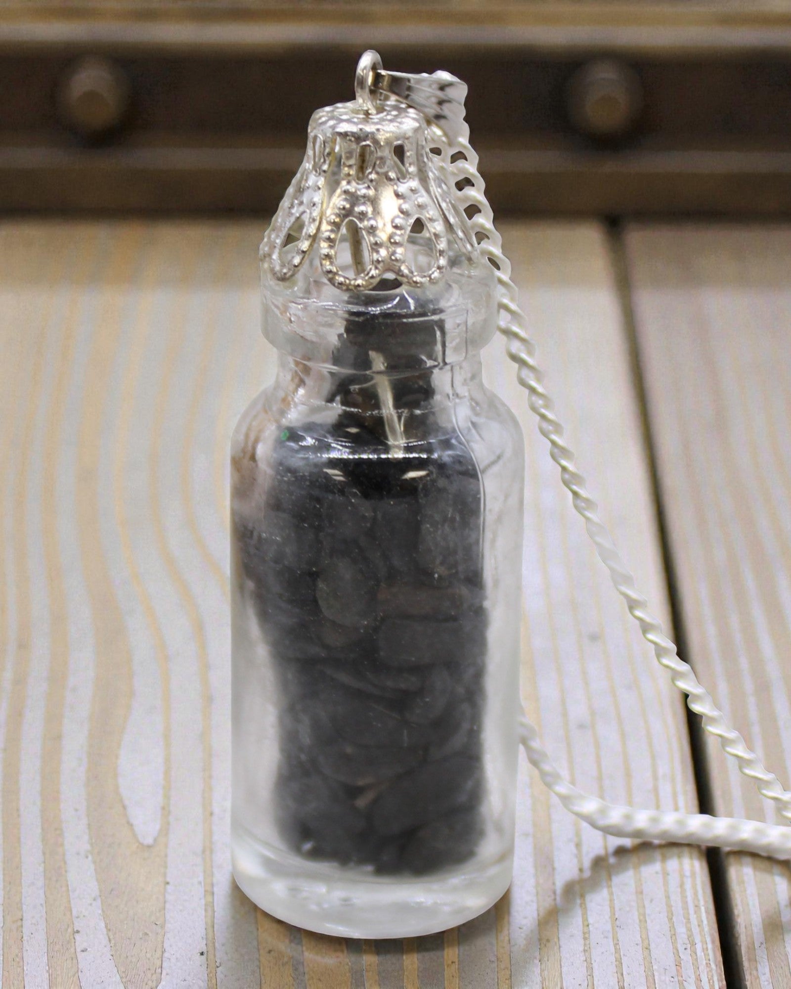 Fľaškový talizman sily – náhrdelník s čiernym ónyxom