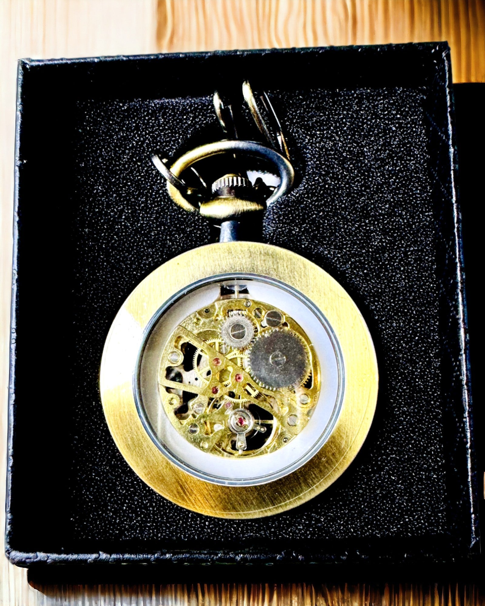 Retro vreckové hodinky – mechanické, farba brúsené zlato s čiernou, luxusné, vodotesné, poloautomatické, personalizácia s gravírovaním