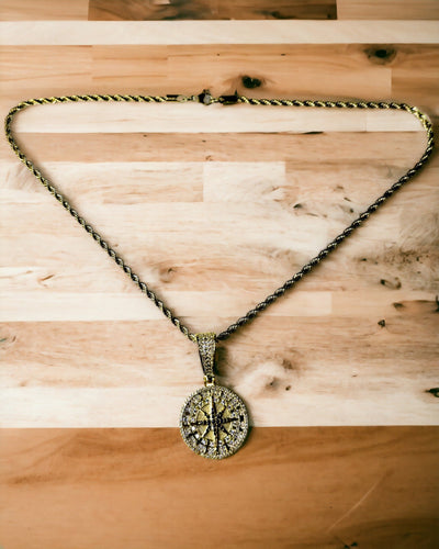 Náhrdelník s príveskom kompasu v štýle glamour s kryštálmi pre ženy a mužov - 2 varianty na výber, personalizácia gravírovaním ako darček
