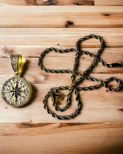 Náhrdelník s príveskom kompasu v štýle glamour s kryštálmi pre ženy a mužov - 2 varianty na výber, personalizácia gravírovaním ako darček